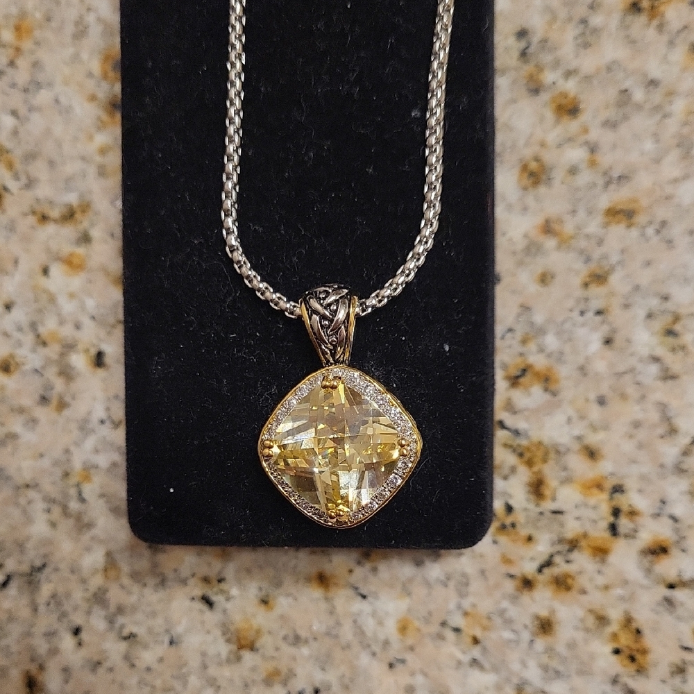 Yellow Pendant Necklace - Picture 1 of 3